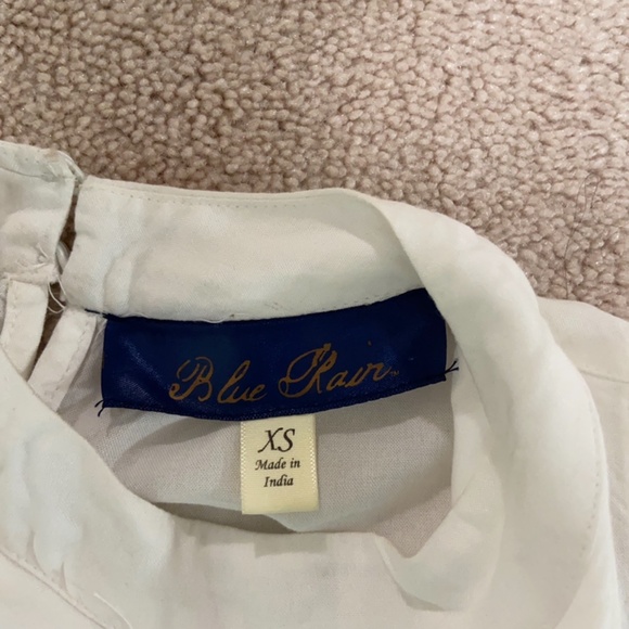 White Roses Keyhole Blouse - Picture 5 of 6